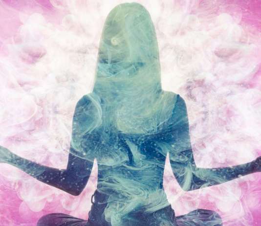 Técnica fácil para ver el Aura Mujer meditando y tecnica para ver el aura